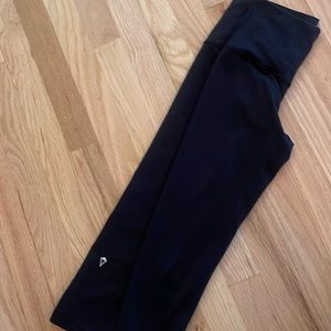 Girls Lululemon crop legging size 12, brand Ivivva